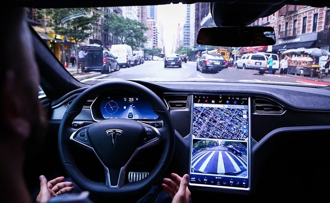20 Crashes: Dangers Surrounding Tesla's Autopilot